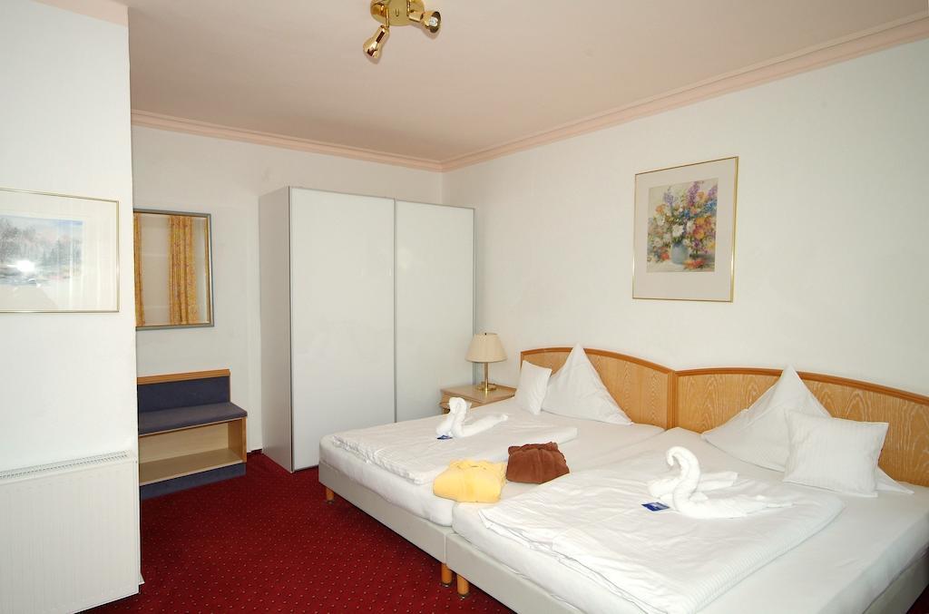 Wellness Hotel Garni Krone ไบเออร์สบรอนน์ ห้อง รูปภาพ