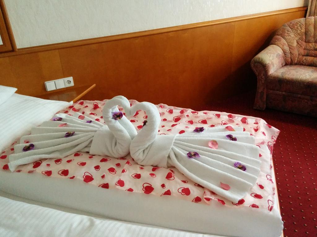 Wellness Hotel Garni Krone ไบเออร์สบรอนน์ ภายนอก รูปภาพ