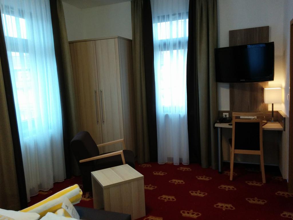 Wellness Hotel Garni Krone ไบเออร์สบรอนน์ ภายนอก รูปภาพ