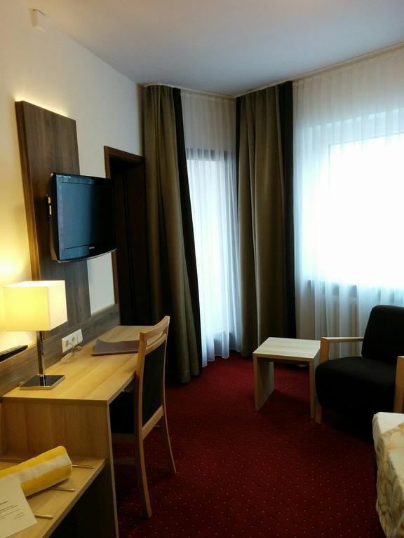 Wellness Hotel Garni Krone ไบเออร์สบรอนน์ ภายนอก รูปภาพ