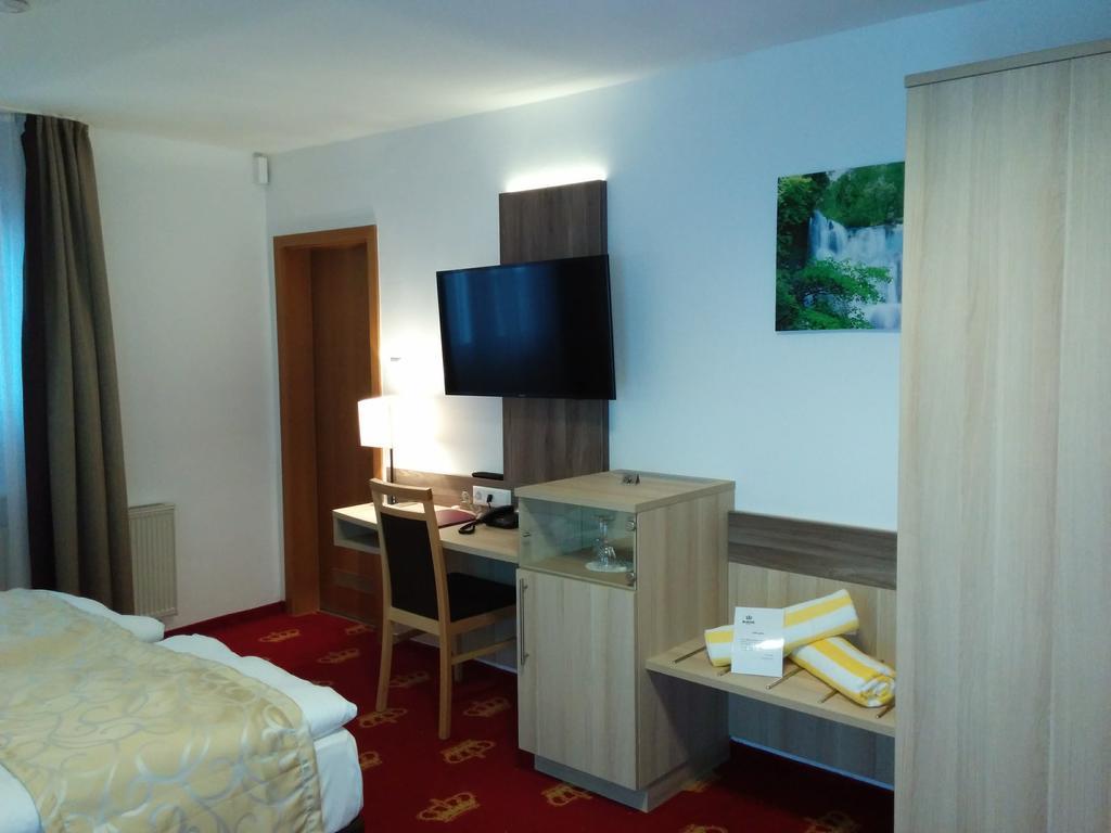 Wellness Hotel Garni Krone ไบเออร์สบรอนน์ ภายนอก รูปภาพ