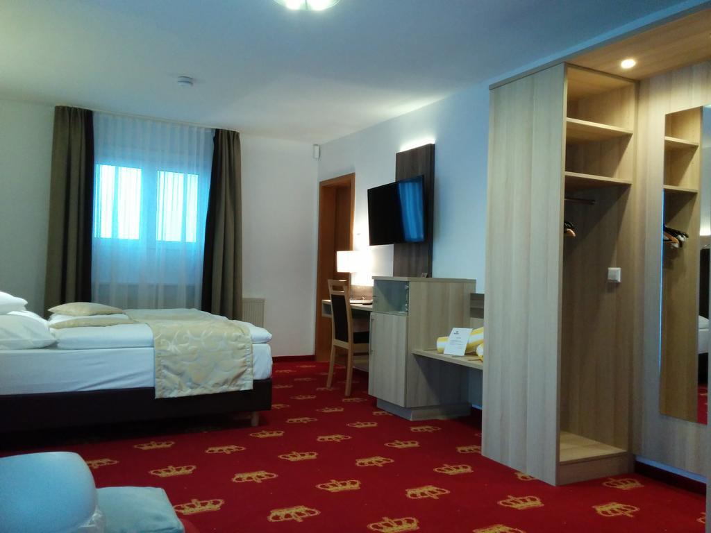 Wellness Hotel Garni Krone ไบเออร์สบรอนน์ ภายนอก รูปภาพ