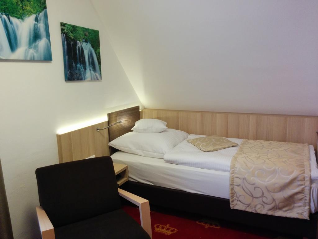 Wellness Hotel Garni Krone ไบเออร์สบรอนน์ ภายนอก รูปภาพ