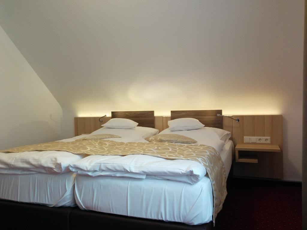 Wellness Hotel Garni Krone ไบเออร์สบรอนน์ ภายนอก รูปภาพ