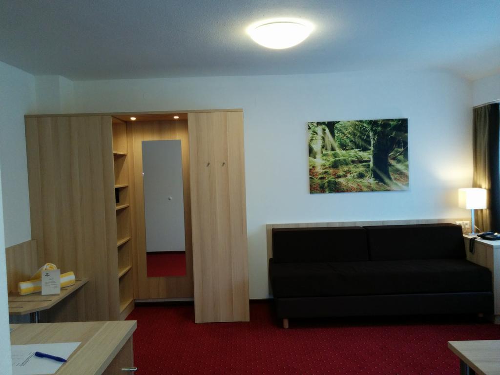 Wellness Hotel Garni Krone ไบเออร์สบรอนน์ ภายนอก รูปภาพ