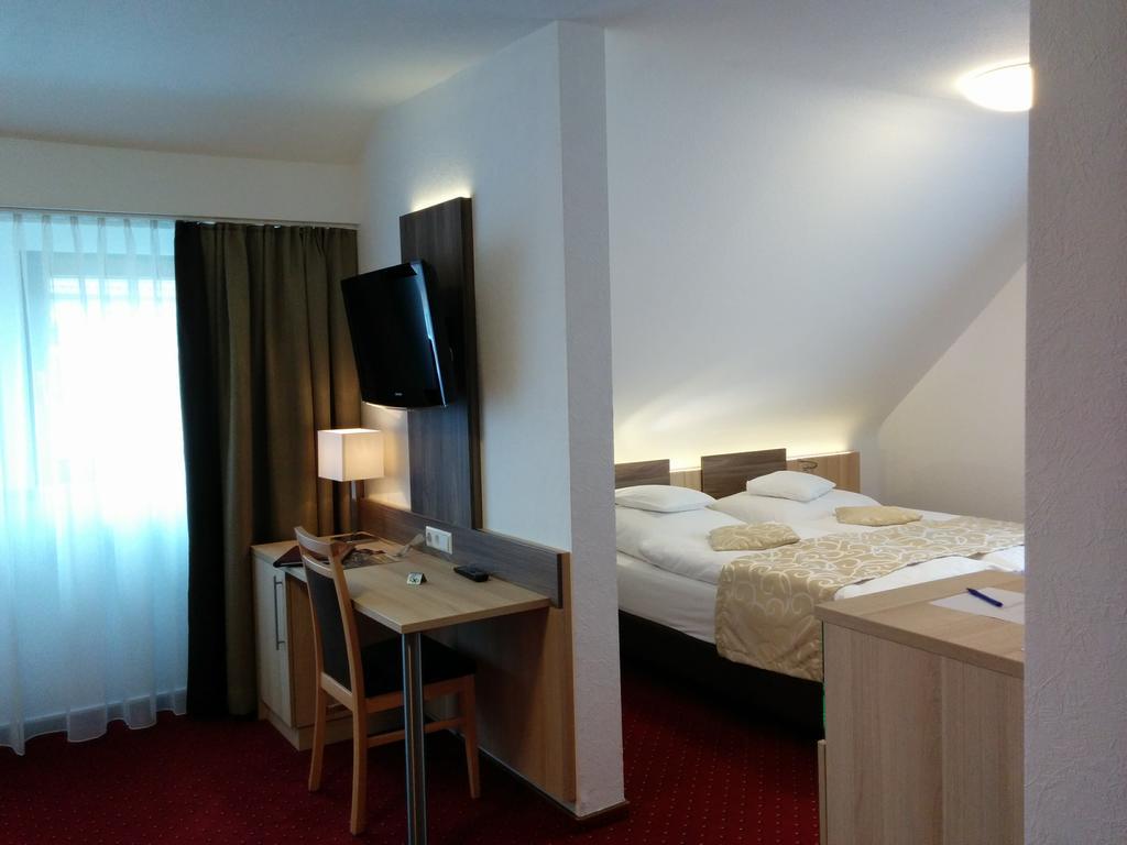 Wellness Hotel Garni Krone ไบเออร์สบรอนน์ ภายนอก รูปภาพ