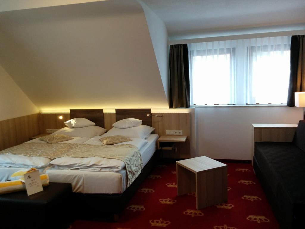 Wellness Hotel Garni Krone ไบเออร์สบรอนน์ ภายนอก รูปภาพ
