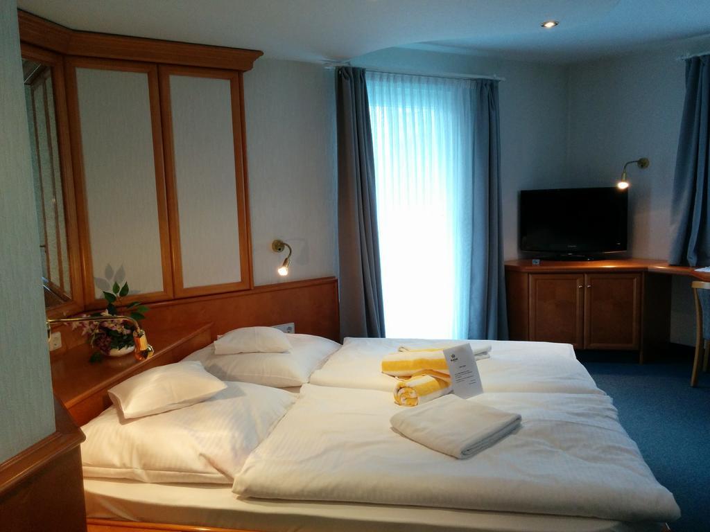 Wellness Hotel Garni Krone ไบเออร์สบรอนน์ ภายนอก รูปภาพ